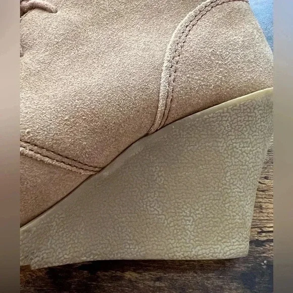 White Mountain | ladies Chestnut suede ankle boot. Size: 7.5M. - Picture 8 of 9